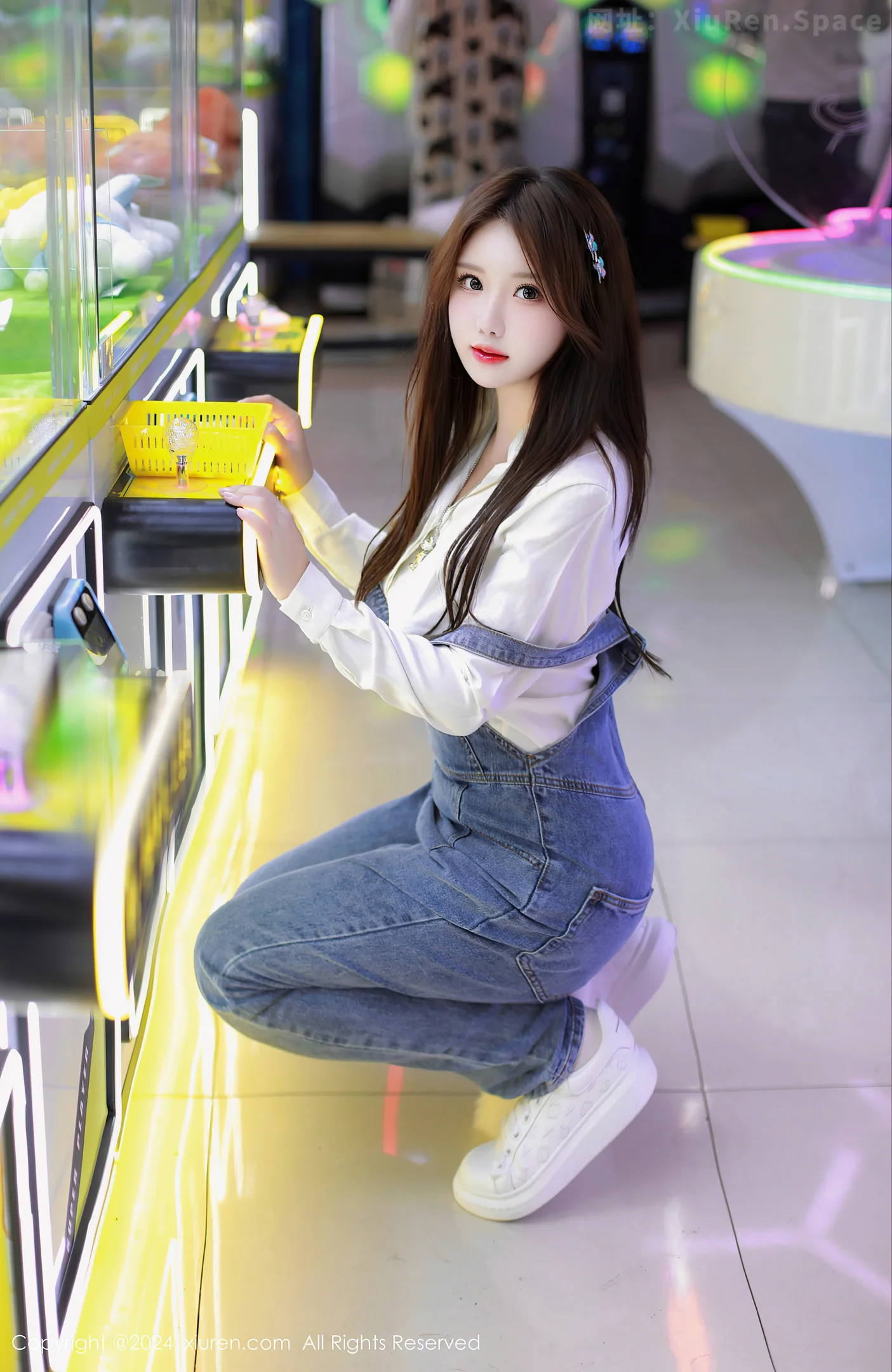 图片[3]-[XiuRen秀人网]VOL.8087 模特小薯条nienie电玩店场景性感牛仔背带裤秀曼妙身姿诱惑写真81P-秀人网官方网站